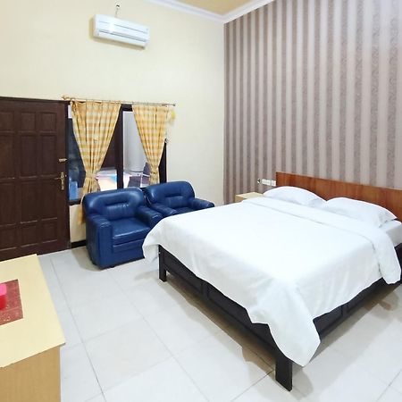 Gita Puri Redpartner Blitar Hotel Buitenkant foto