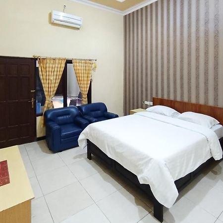 Gita Puri Redpartner Blitar Hotel Buitenkant foto