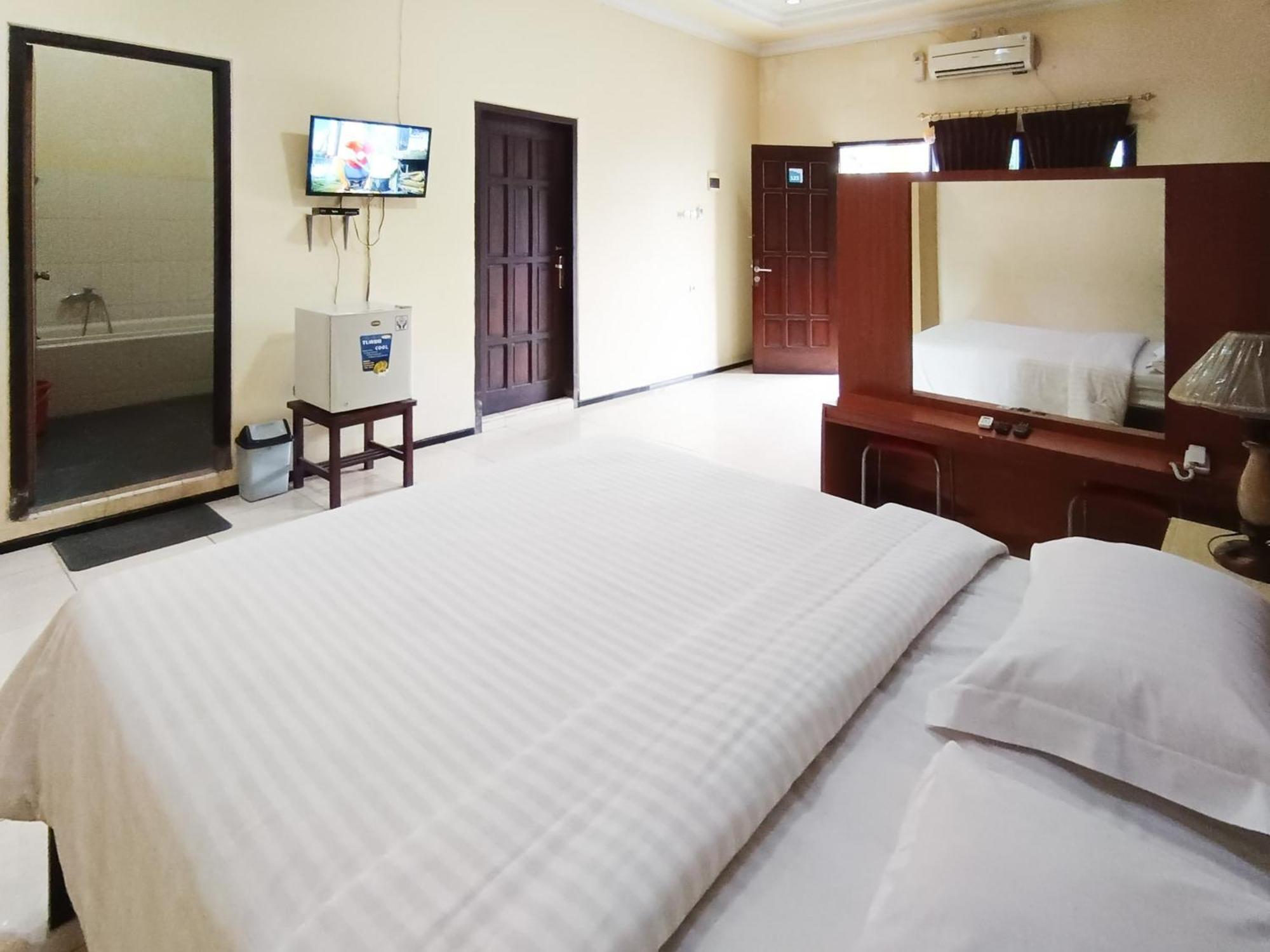 Gita Puri Redpartner Blitar Hotel Buitenkant foto