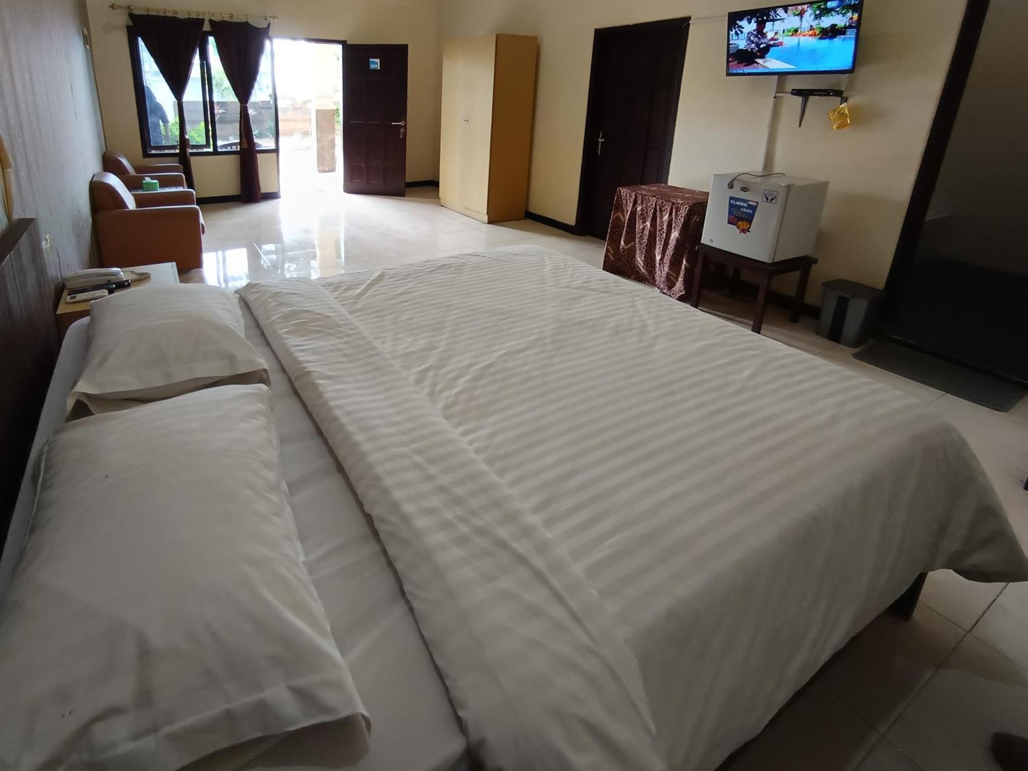 Gita Puri Redpartner Blitar Hotel Buitenkant foto