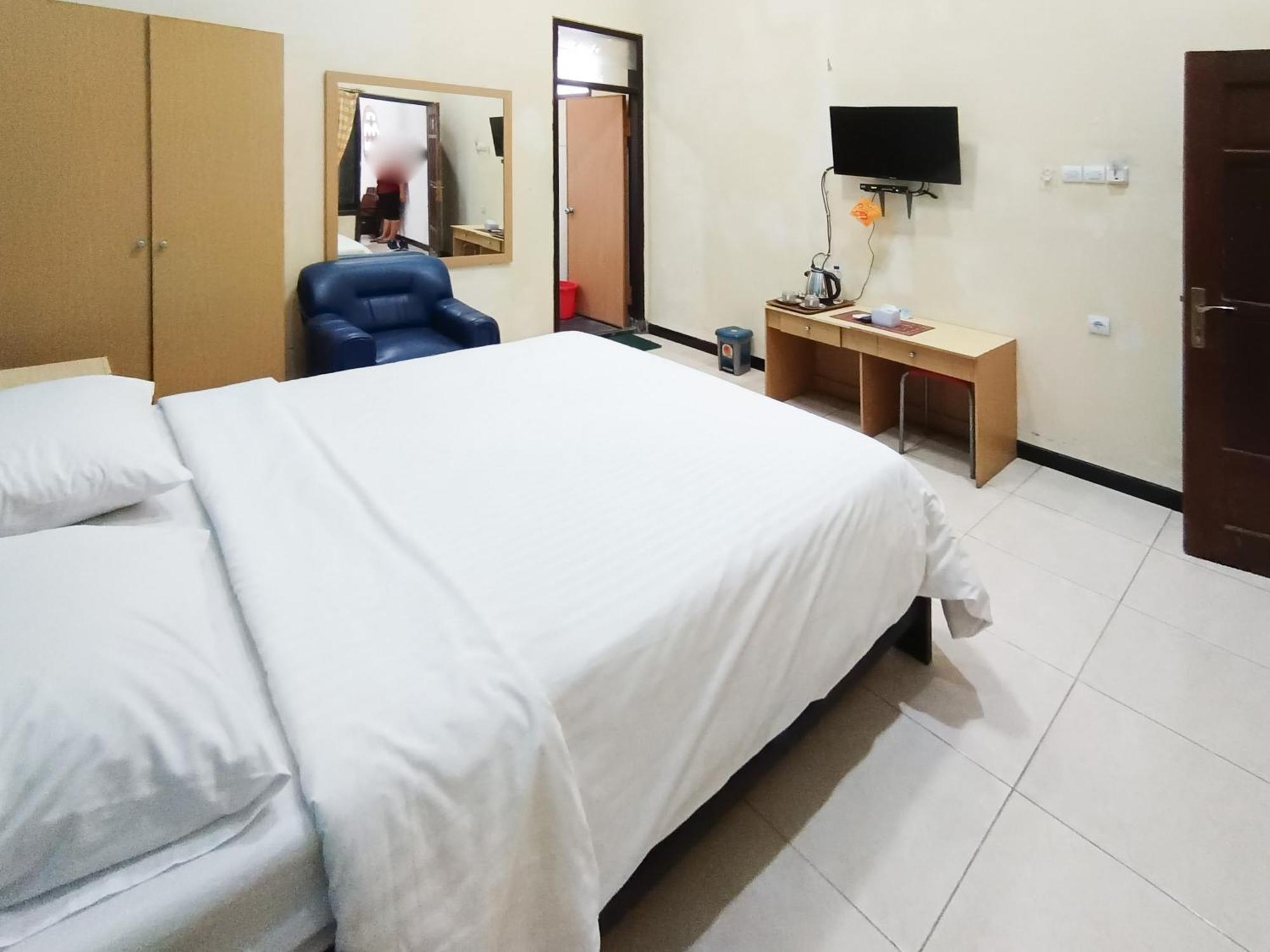 Gita Puri Redpartner Blitar Hotel Buitenkant foto
