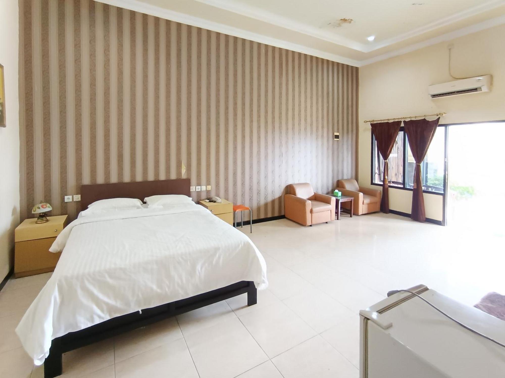 Gita Puri Redpartner Blitar Hotel Buitenkant foto