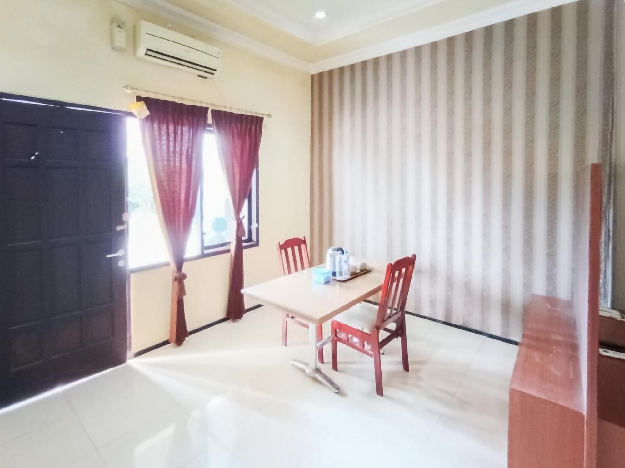 Gita Puri Redpartner Blitar Hotel Buitenkant foto
