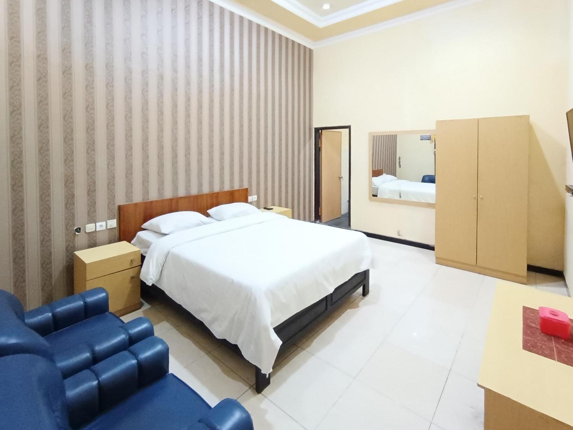 Gita Puri Redpartner Blitar Hotel Buitenkant foto