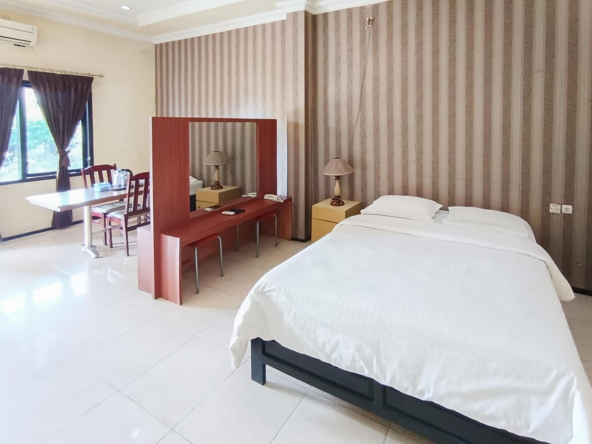 Gita Puri Redpartner Blitar Hotel Buitenkant foto