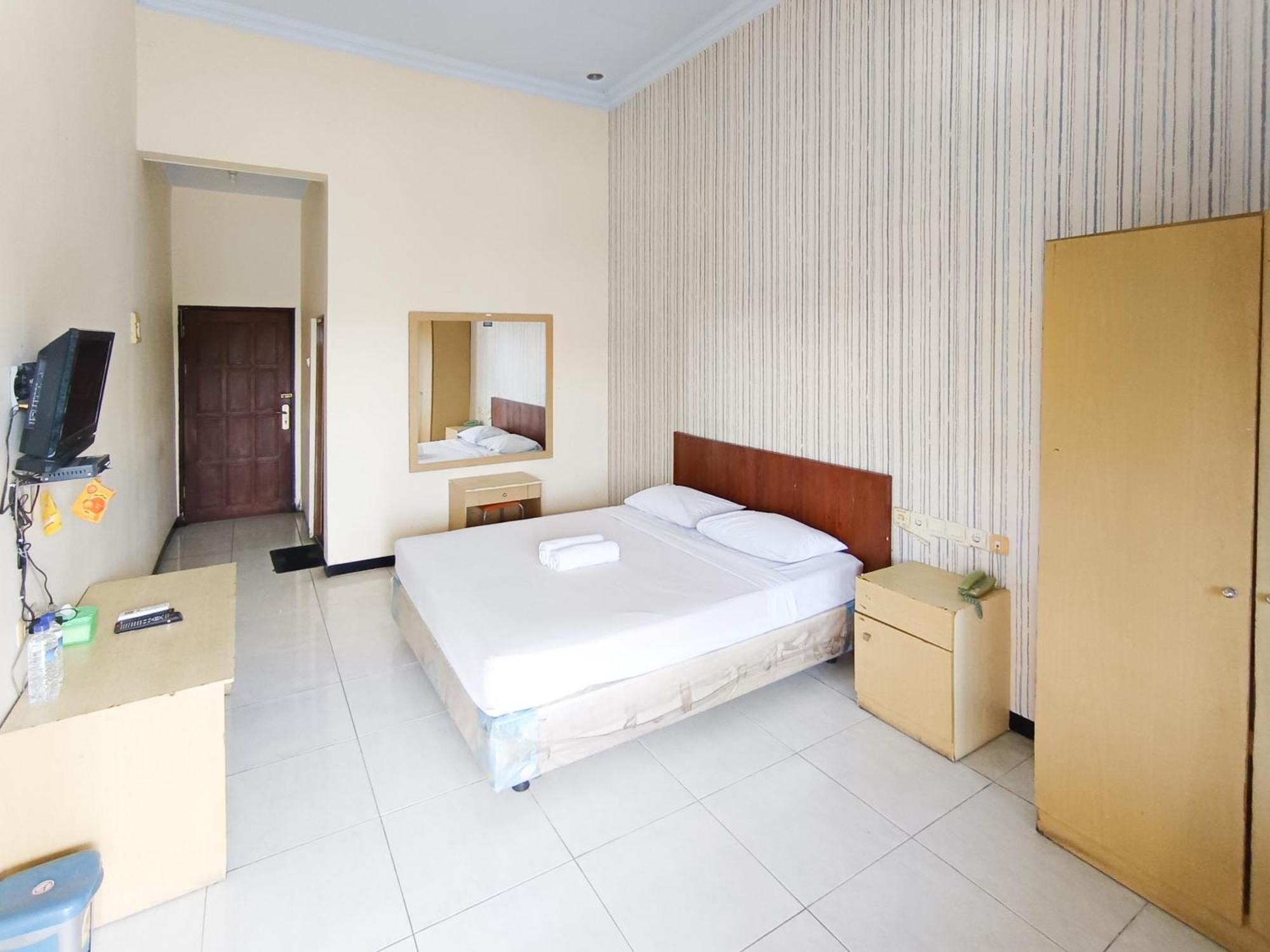 Gita Puri Redpartner Blitar Hotel Buitenkant foto