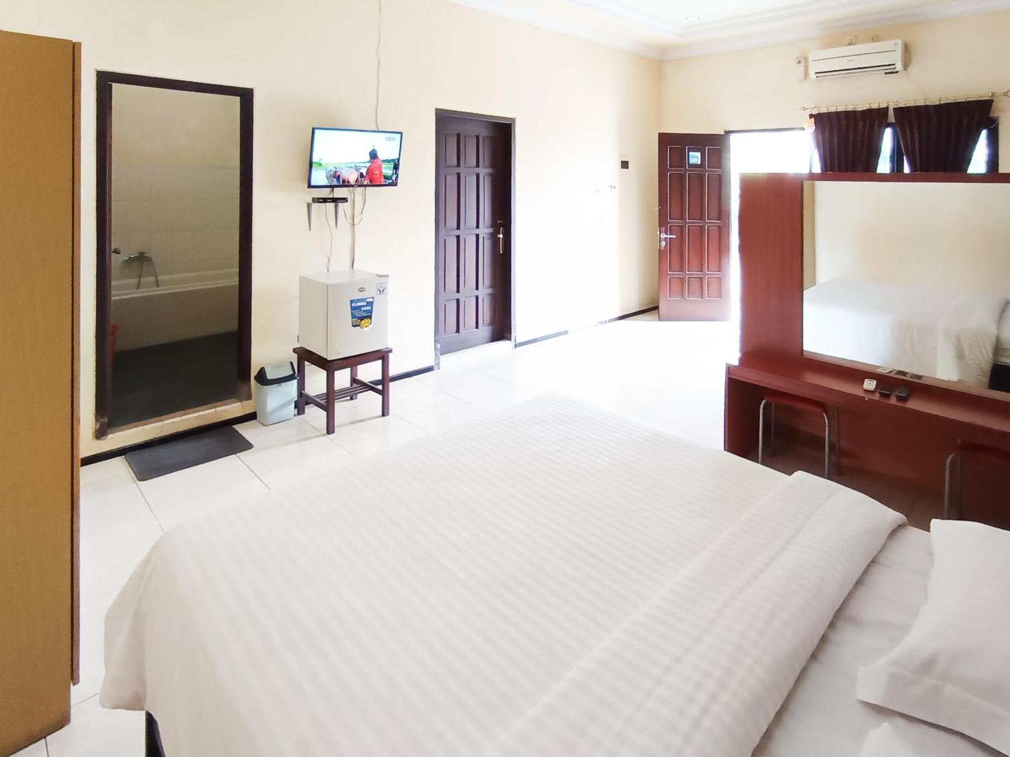 Gita Puri Redpartner Blitar Hotel Buitenkant foto