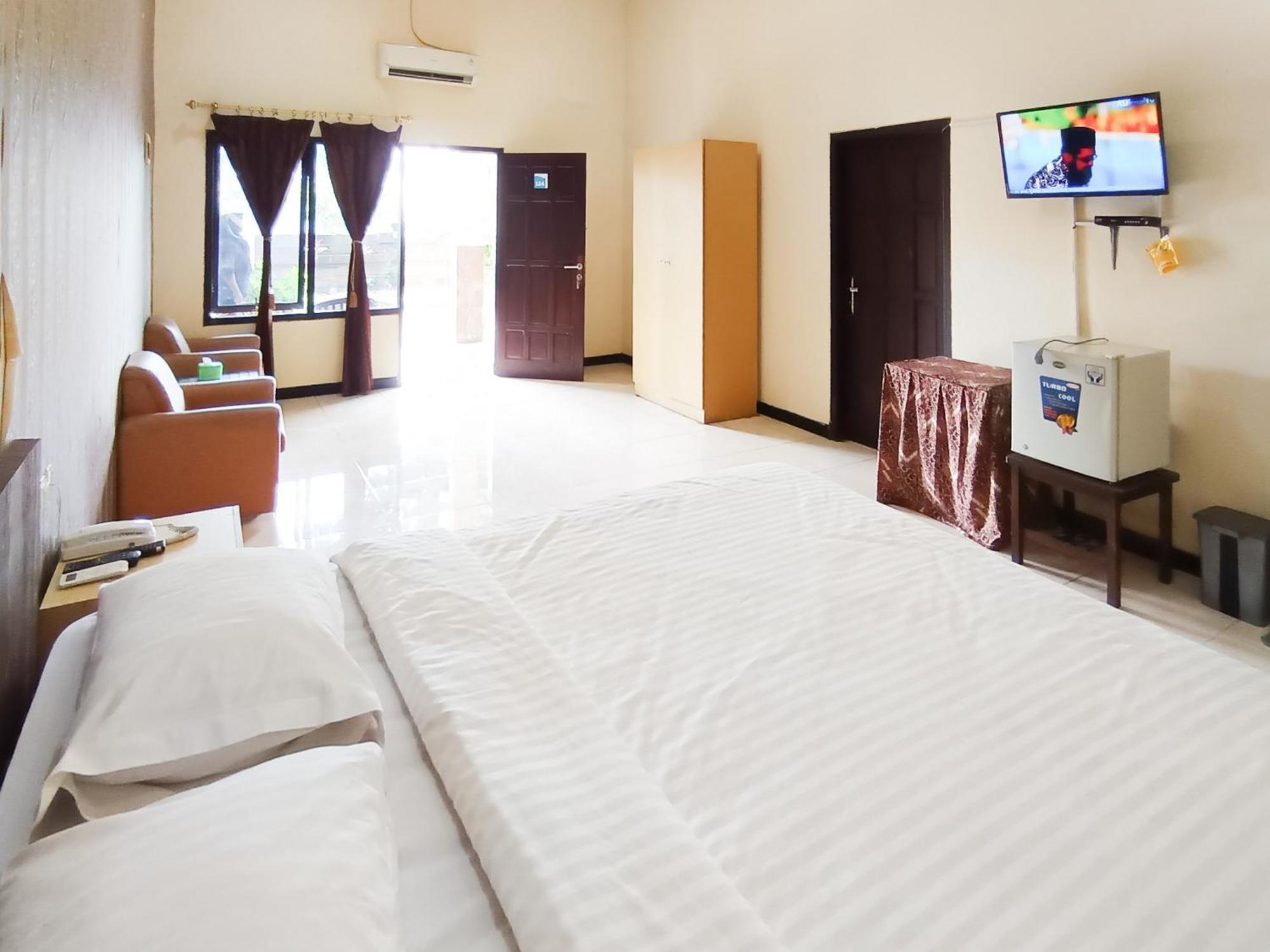 Gita Puri Redpartner Blitar Hotel Buitenkant foto