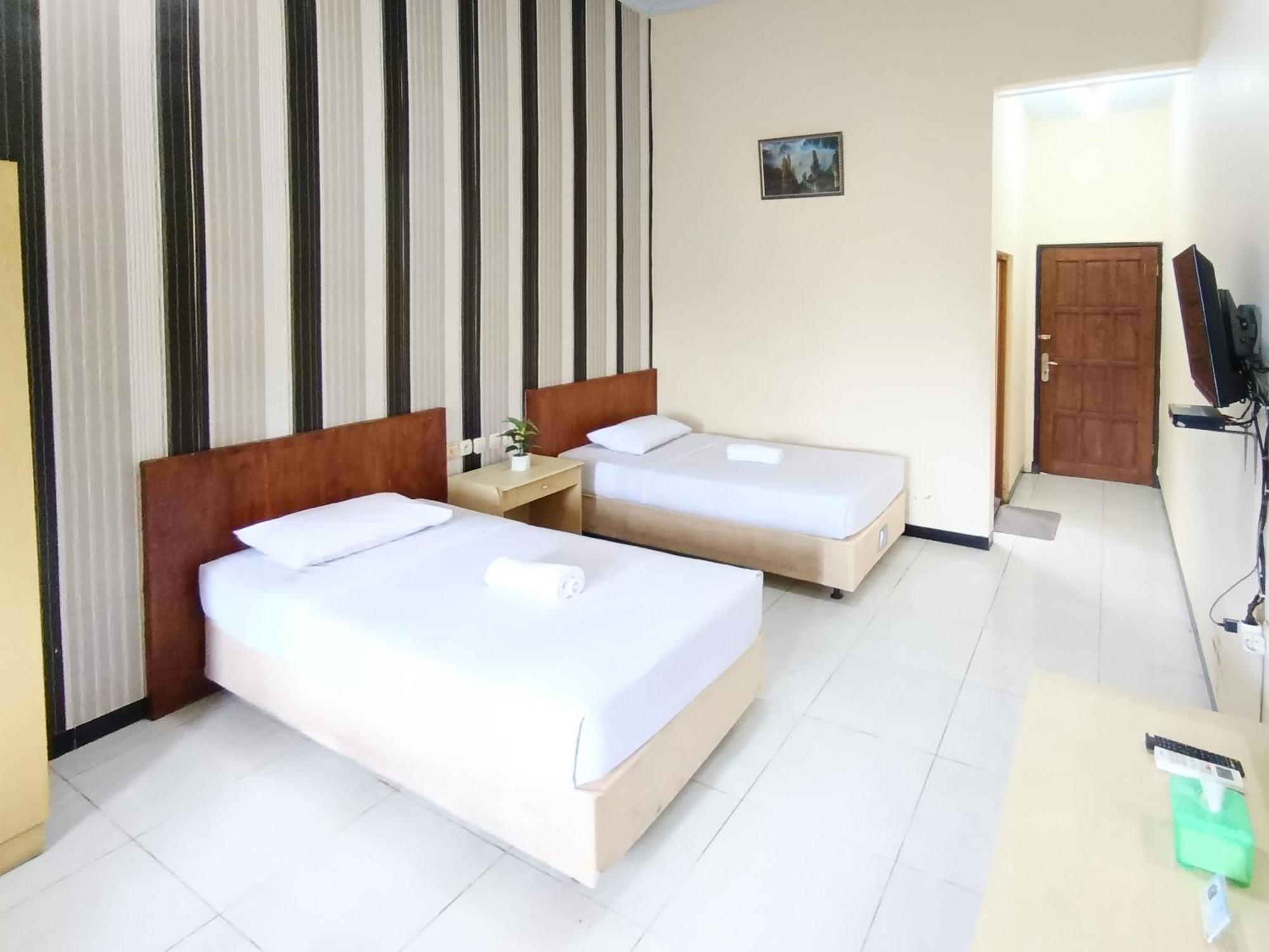 Gita Puri Redpartner Blitar Hotel Buitenkant foto