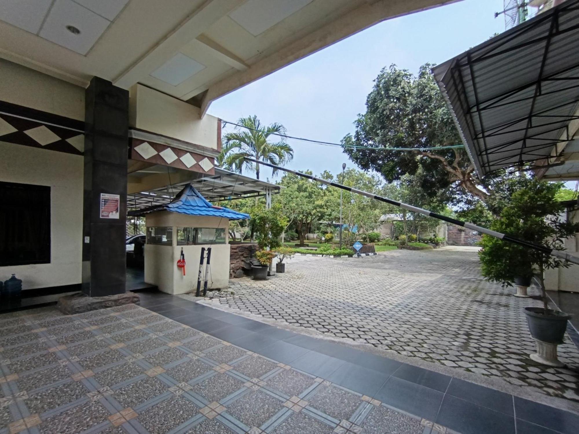 Gita Puri Redpartner Blitar Hotel Buitenkant foto