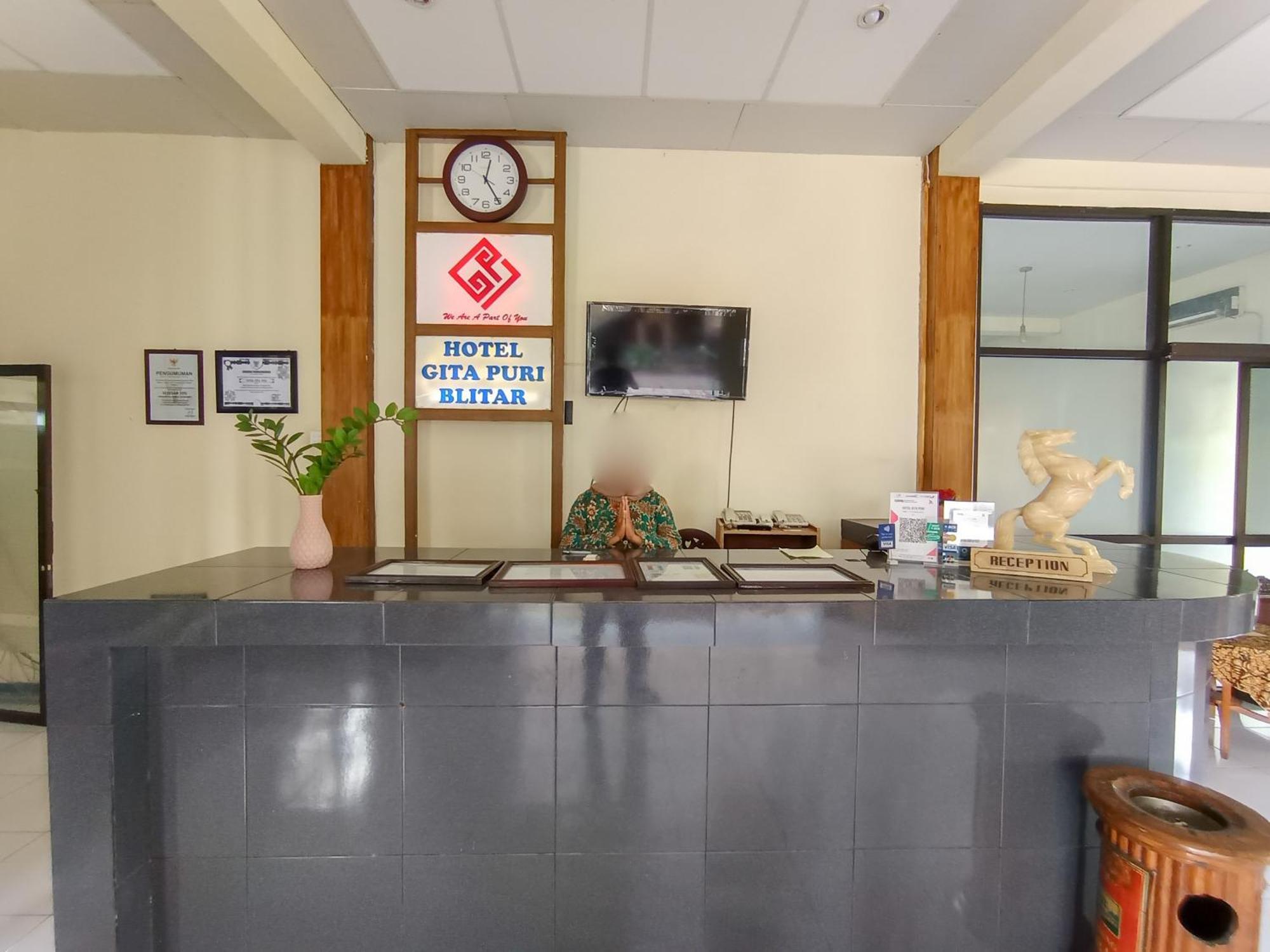 Gita Puri Redpartner Blitar Hotel Buitenkant foto