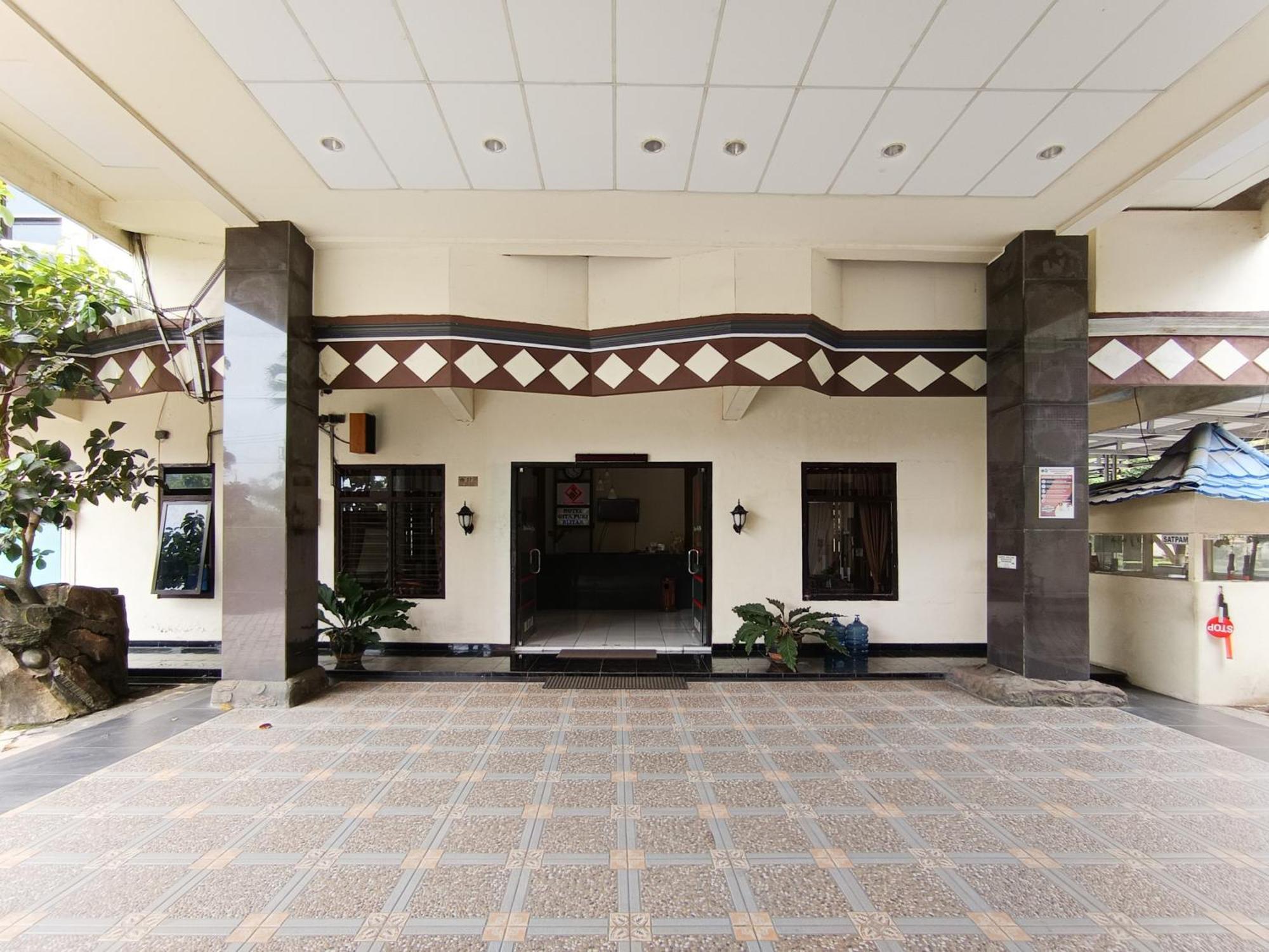 Gita Puri Redpartner Blitar Hotel Buitenkant foto