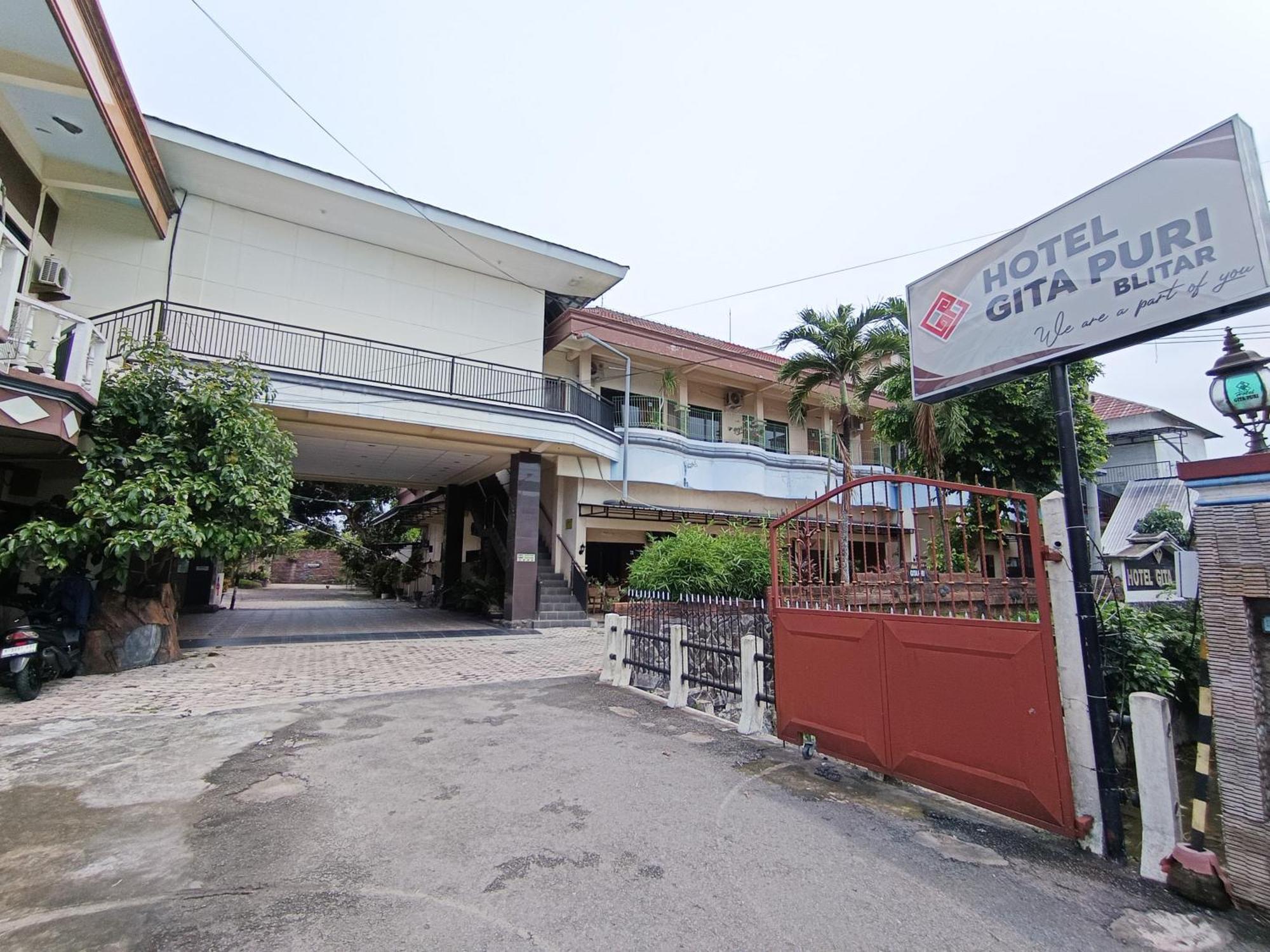 Gita Puri Redpartner Blitar Hotel Buitenkant foto