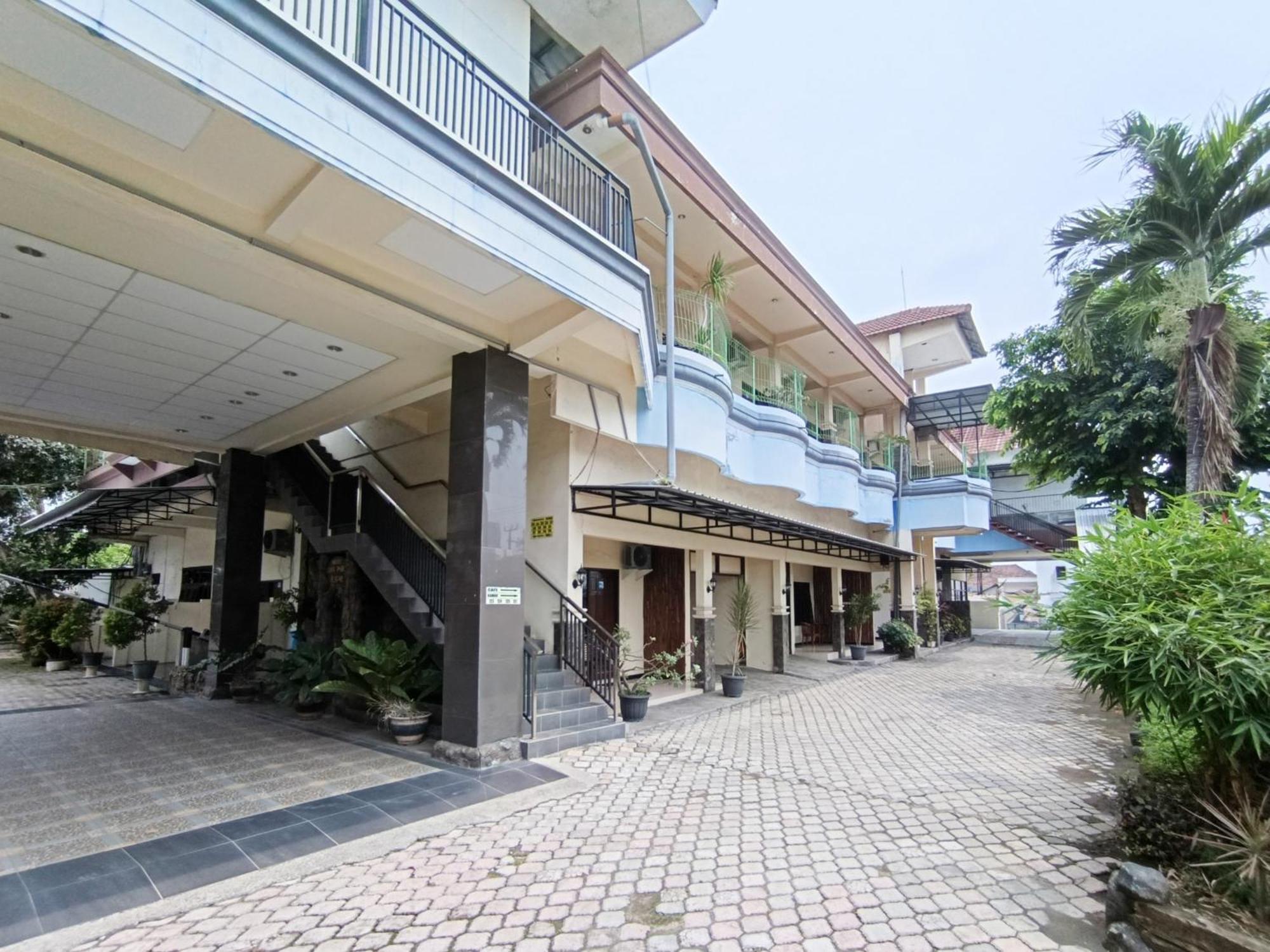 Gita Puri Redpartner Blitar Hotel Buitenkant foto