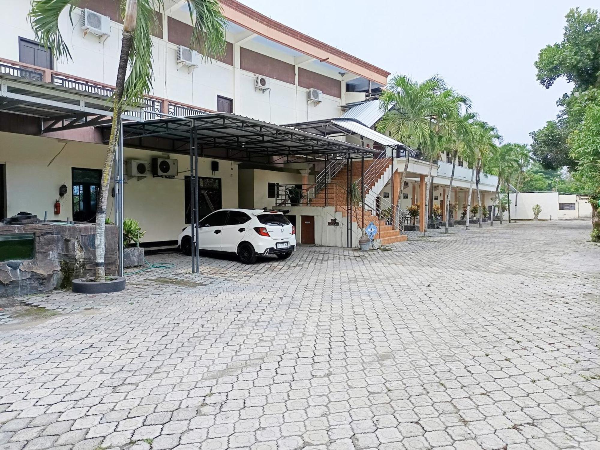 Gita Puri Redpartner Blitar Hotel Buitenkant foto